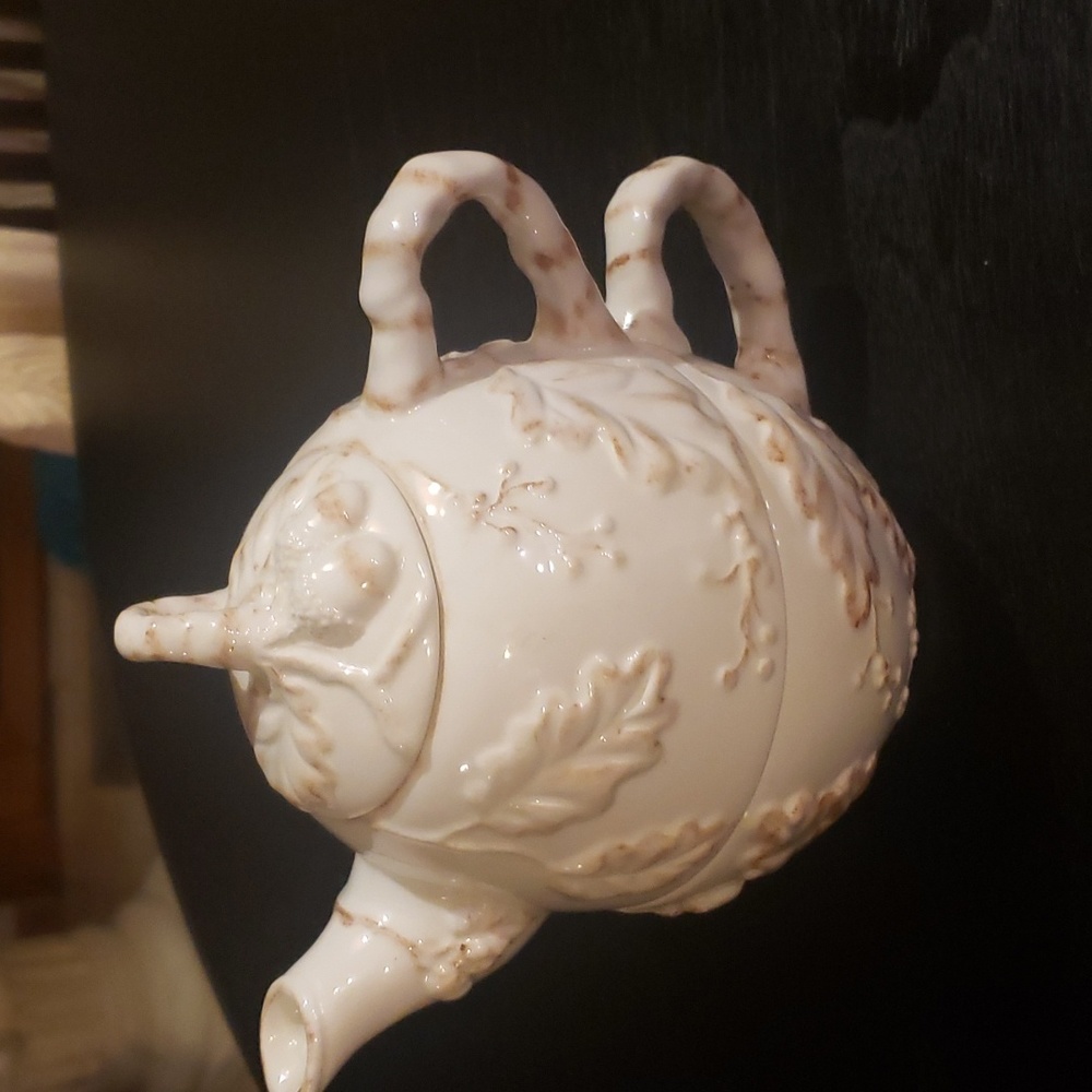 Tea cup with pot
